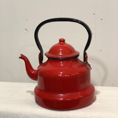 red porcelain enamel kettle